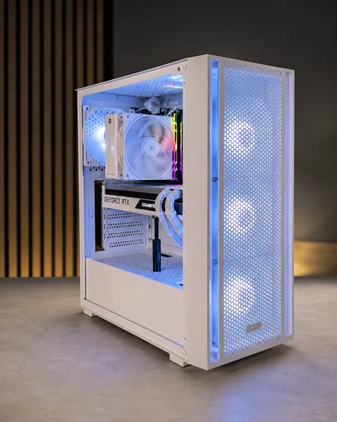 White Airflow custom PC built by The Tech Bench